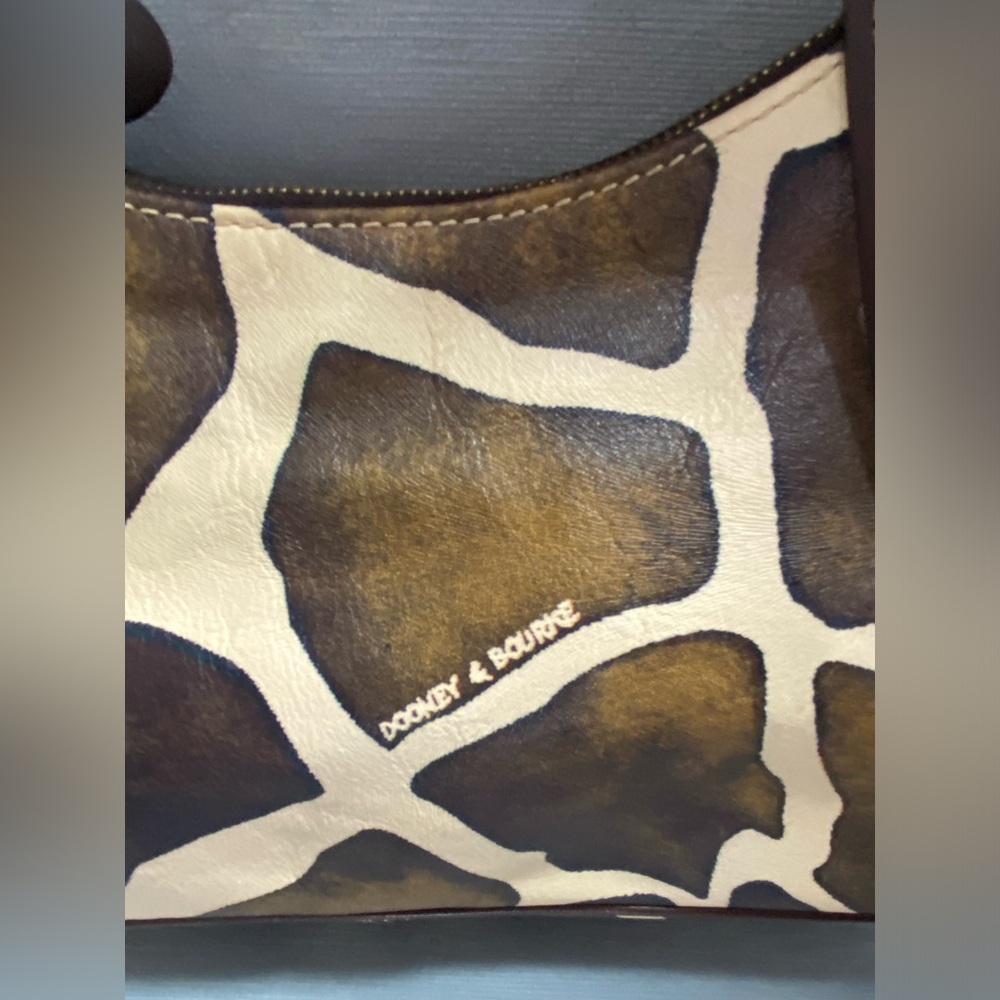 EUC Dooney and Bourke like new vintage giraffe print shoulder bag.7.5”Hx12”Wx4”D - Picture 7 of 17